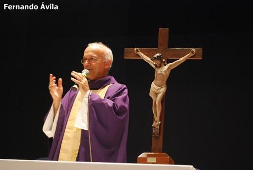Dom Luiz Gonzaga Fechio, durante celebração eucarística