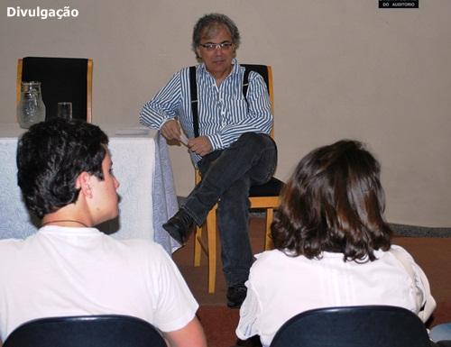 Professor Renato Moreira Hadad, em reunio com estudantes