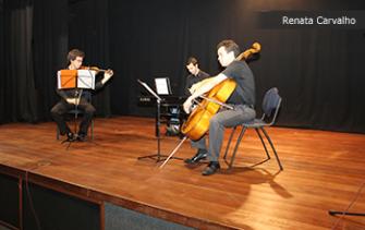 Apresentao do Trio violino, violoncelo e piano