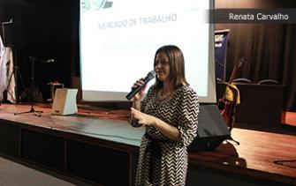 A gerente de Desenvolvimento de Pessoas da SMC, Raquel Pinto Coelho, ministrou palestra sobre o mercado de trabalho