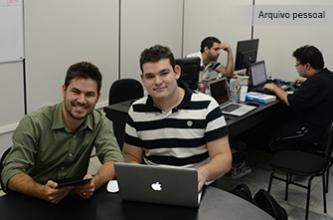 Gilson Vilela (camisa listrada) e Walter Neto são sócios na <i>startup</i> Ioasys