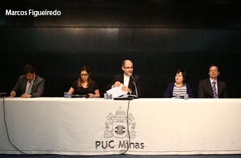 Os professores Ronaldo Rajo; a vice-reitora Patrcia Bernardes; o reitor Dom Mol; Maria Ins Martins; e Srgio Hanriot