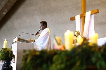 Padre Luiz Antnio da Silva conduziu celebrao eucarstica durante a confraternizao