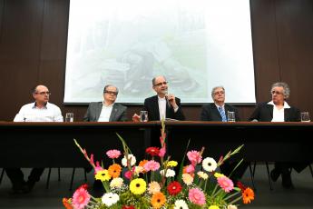 Evandro Bouzada, Raul de Barros Neto, o reitor Dom Mol, Nivaldo da Silva e Vitor Ribeiro