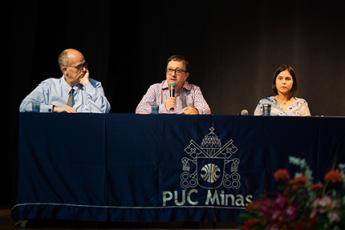 Os professores Mozahir Salomo Bruck e Srgio Silveira Martins e a presidente da Assuc, Emmanuele Silveira