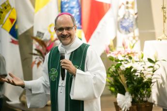 O reitor da PUC Minas e bispo auxiliar da Arquidiocese de Belo Horizonte, professor Dom Joaquim Giovani Mol Guimares, realizou a celebrao eucarstica na Unidade
