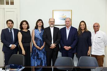 Os professores Guilherme Colen, Wilba Bernardes, Alice Birchal, Dom Mol, Ciro Gomes e sua esposa Giselle Bezerra, e o deputado Mrio Heringuer