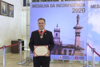 Professor Martinho recebeu a Medalha de Honra