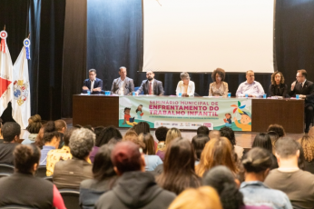 Professor Martinho compondo a mesa de abertura do evento